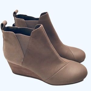 TOMS Ankle Boots Size: 12 ‘Kelsey’ Taupe Grey Leather Chelsea Pull-on Wedges